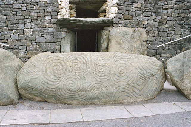 640px-Newgrange,_Ireland