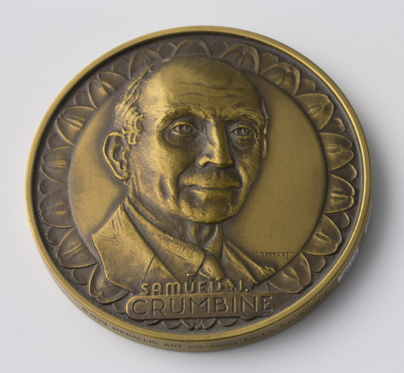 A color image of the front of the Samuel J. Crumbine medal awarded to Dr. Robert C. Harder
