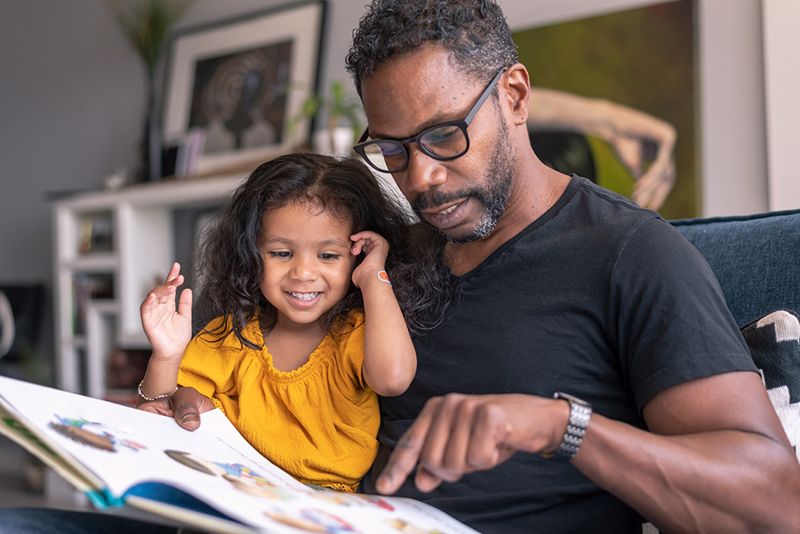 dad and daughter reading