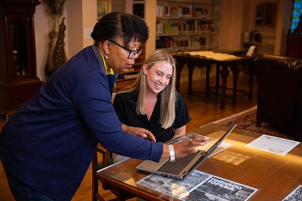 sherri looks at genealogy content with customer