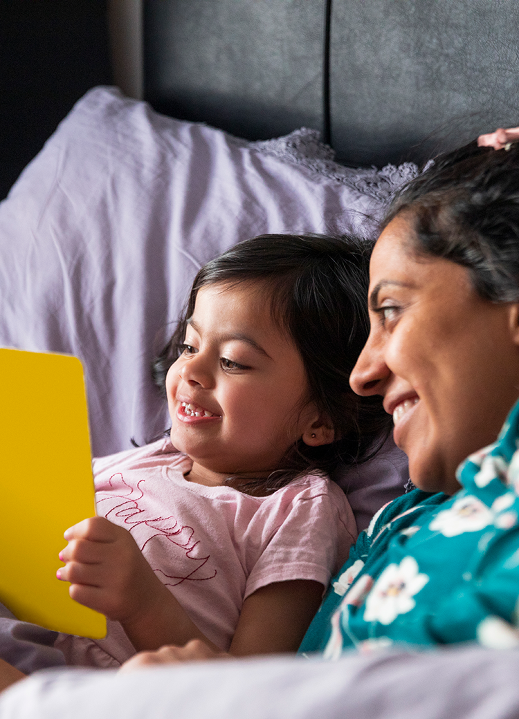 little girl and mom reading 