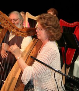roJean Loucks & Jim Mosher palying harps