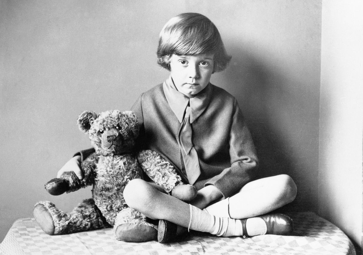 http-a-amz-mshcdn-com-wp-content-uploads-2015-09-christopherrobin-7